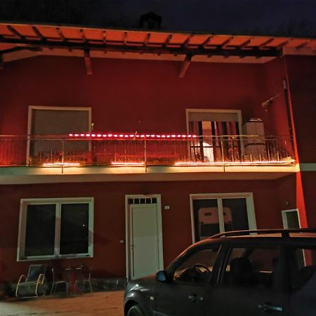 The Horse Hotel Pogno Bagian luar foto